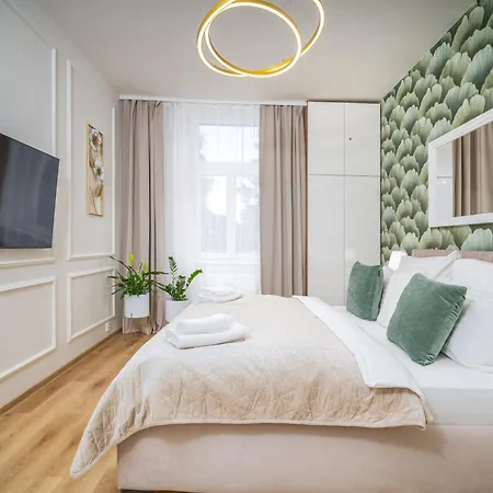 Luxury New Near The Colonnade With Parking & 4 Min To The Center - Near The Forest *