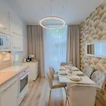 Spacious 2br - 90m2 - Parking - 4min Colonnade * 玛丽亚温泉
