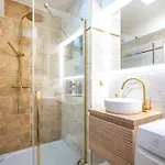 Spacious 2br - 90m2 - Parking - 4min Colonnade 公寓 玛丽亚温泉