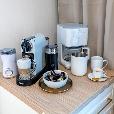 Luxury New Near The Colonnade With Parking & 4 Min To The Center - Near The Forest 아파트 *