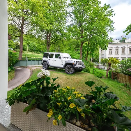 Spacious 2br - 90m2 - Parking - 4min Colonnade * Mariánské Lázně